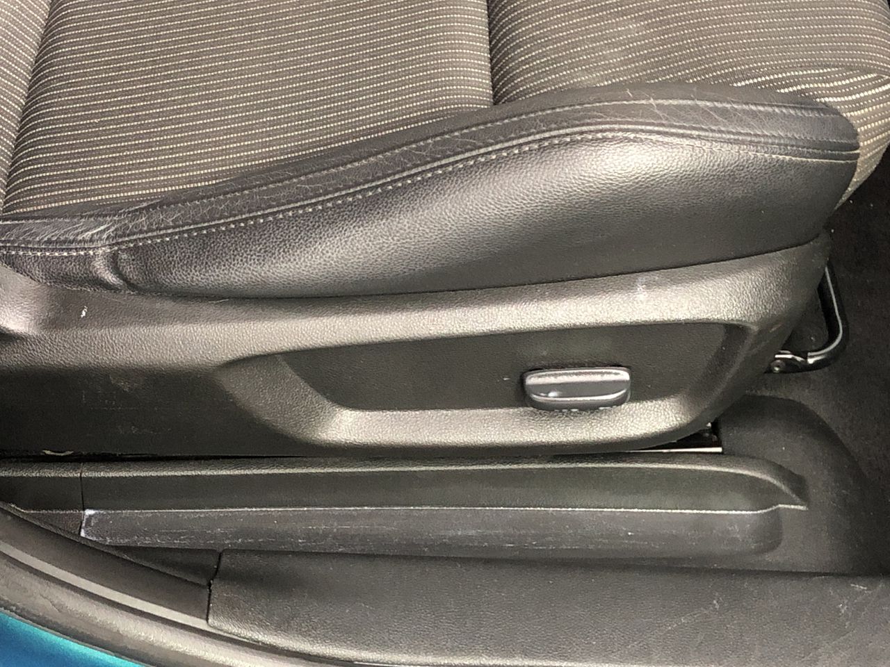 AURORA Lighting Mosaic Solar Mushroom Light, Red. N.B: Damaged packaging.