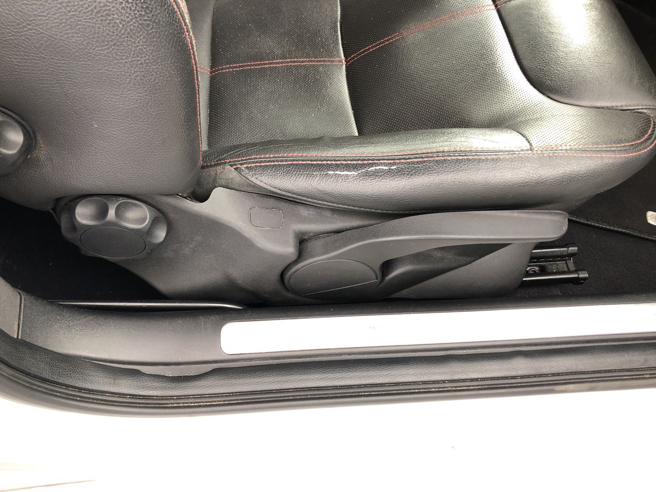 Assorted 4Lt Tins of Paint - Quantity 39 Tins