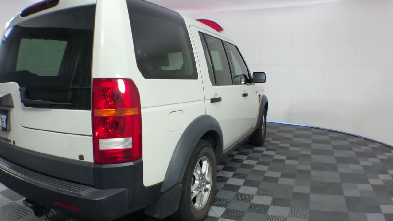 LEVI'S Women's High-Rise Slim Shorts, Size 28, 70% Cotton, Black (0038), 72