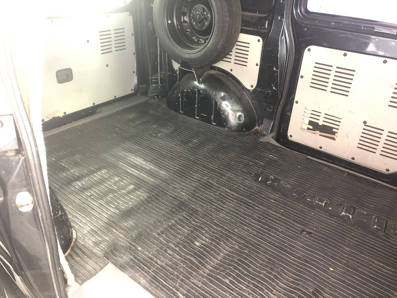 AMAZON BASICS Rooftop Cargo Carrier Bag, Black, 15 Cubic Feet. NB: Minor Us