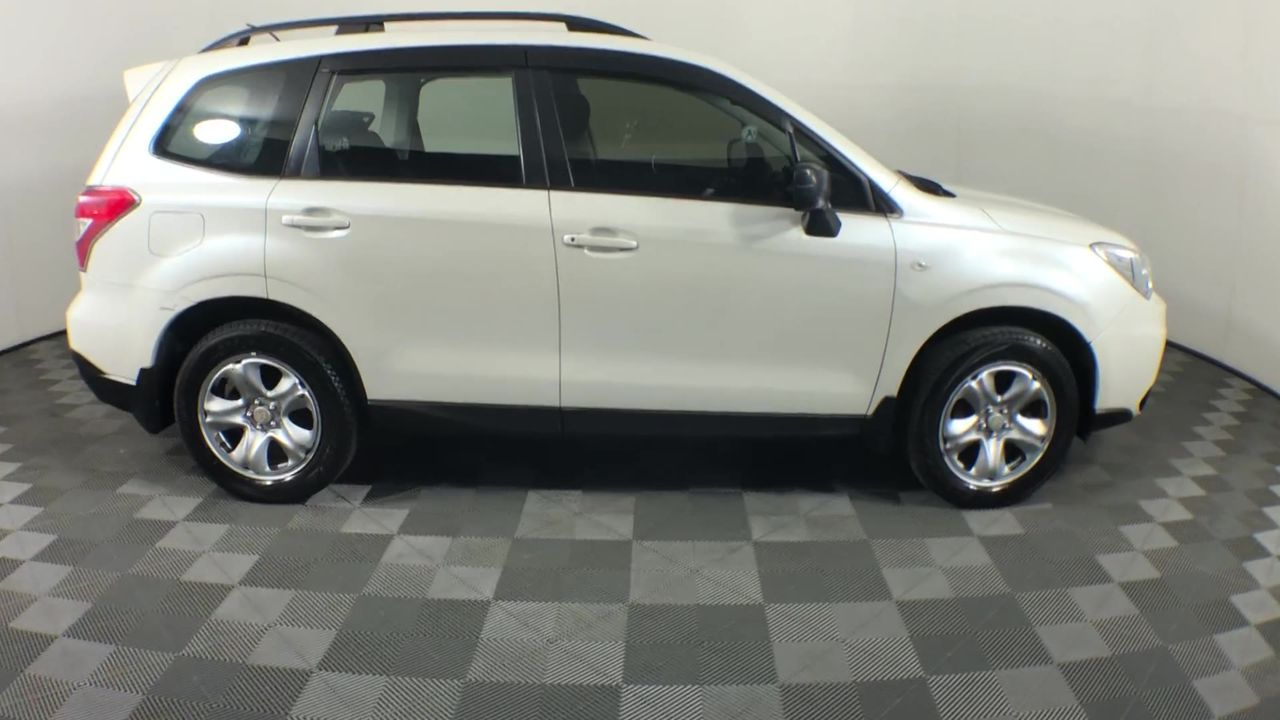 90 x RED ROCK DELI Assorted Chips, Including Flavours: Sweet Chilli & Sour