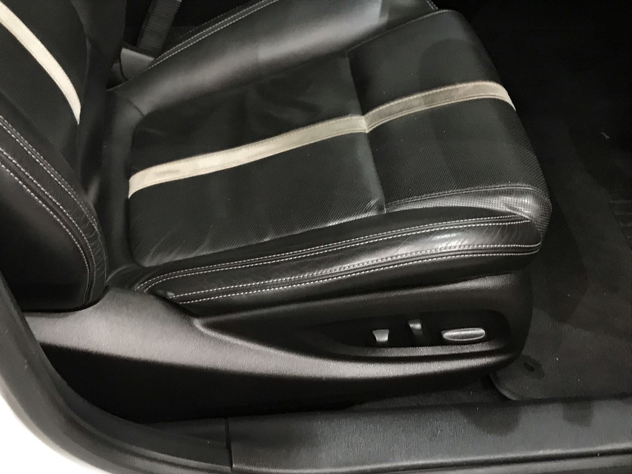 Elephant in the Room Buttery Chardonnay (6x 750mL).