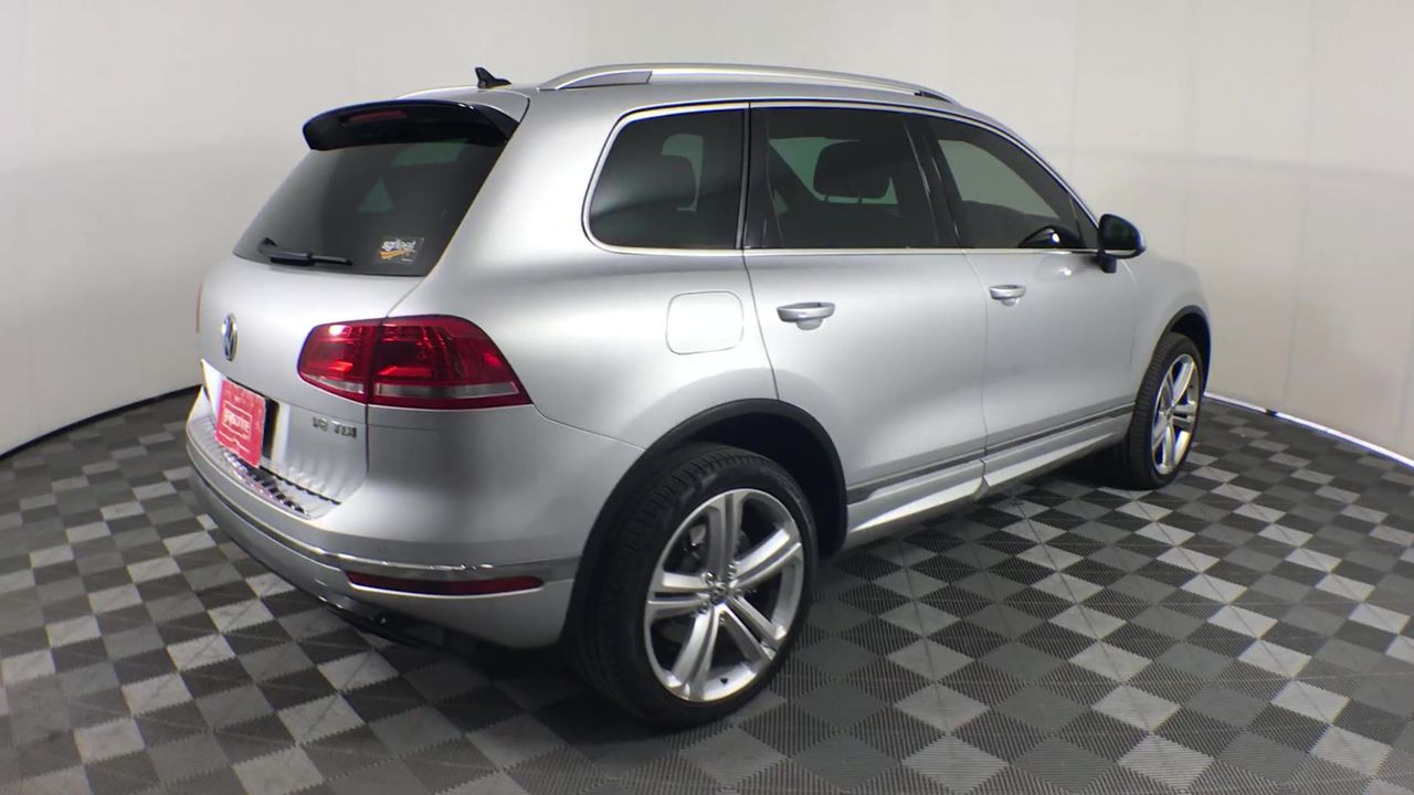 Duchesse De Paris Brut Blanc De Blancs NV (6x 750mL), France.