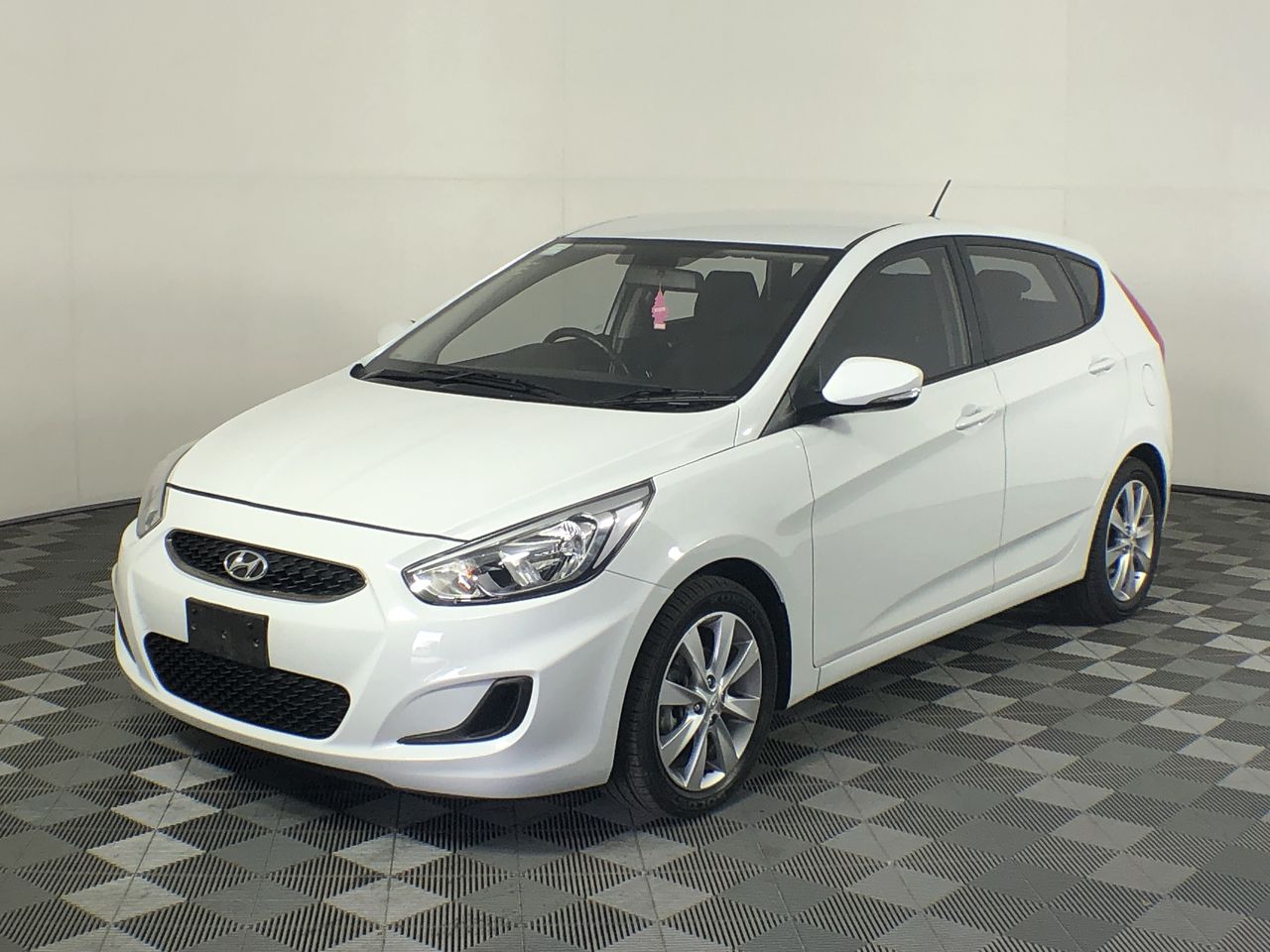 Standing People Pinot Grigio 2024 (6x 750mL) NSW