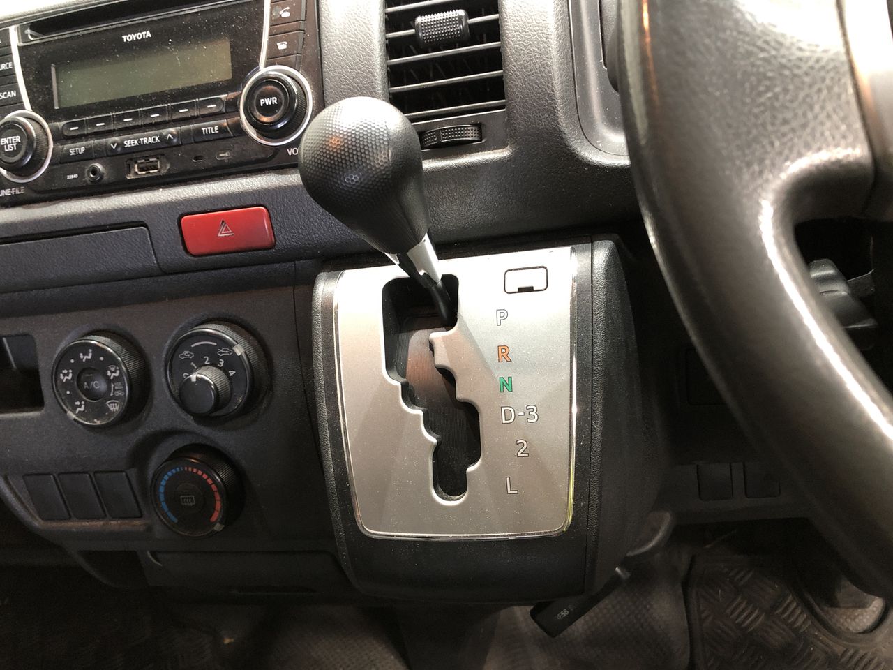 2010 BATHURST WINNER ANTIQUE GOLD MEDALLION BOX LOWNDES HOLDEN VE COMMODORE