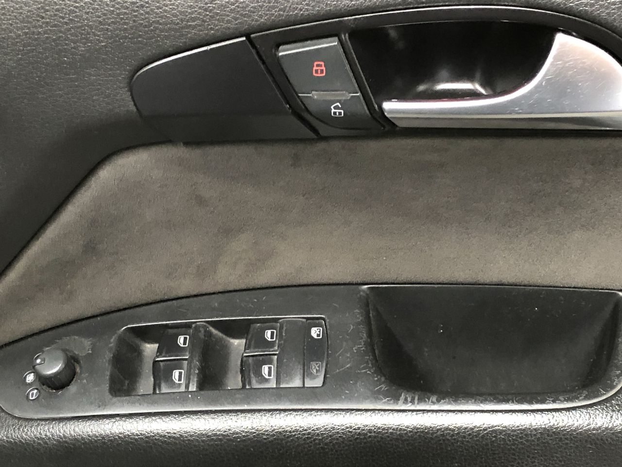 EASTPAK Delegate+ Shoulder Bag, 30.5x38.5x13cm, One Size, Black.