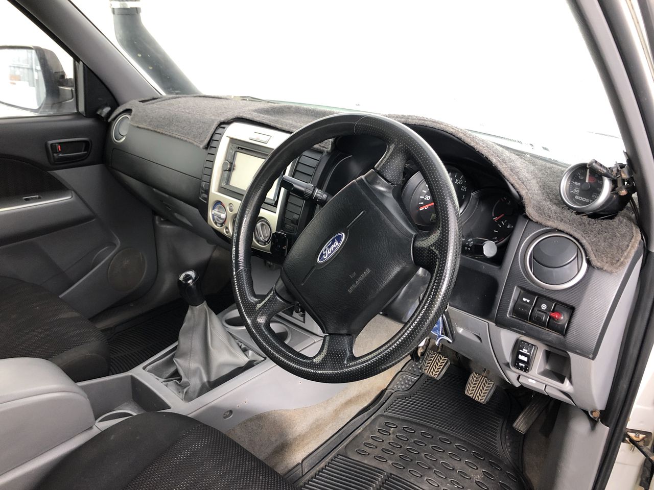 NESPRESSO Essenza Mini Solo Coffee Machine, Colour: Piano Black, Model: BEC