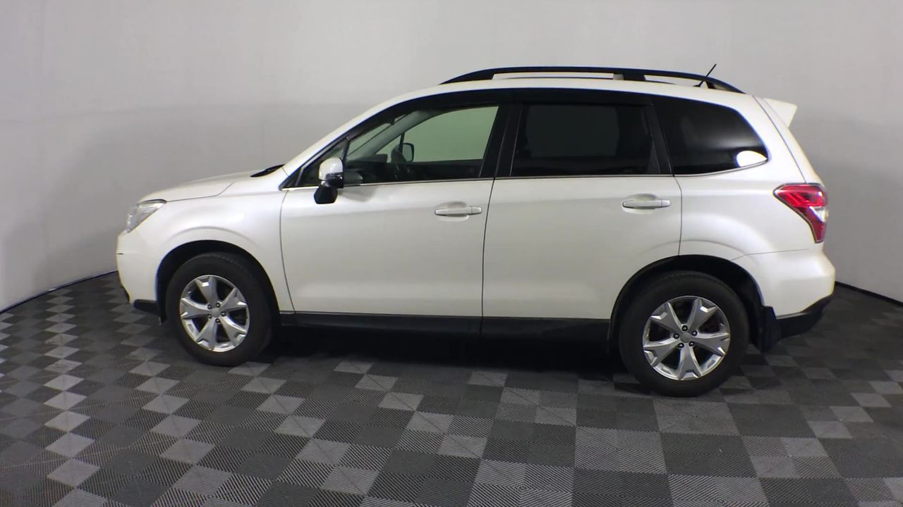 0.07 carat white round 4 diamond