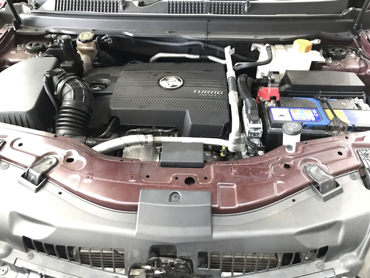 Replica Royal Ring - 16 Simulated Diamonds - US Size 7