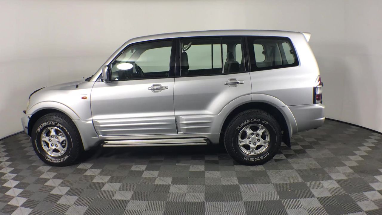 Replica Royal Ring - 16 Simulated Diamonds - US Size 7