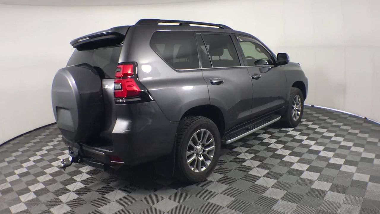 Stunning Simulated Diamond Replica Royal Necklace in Blue