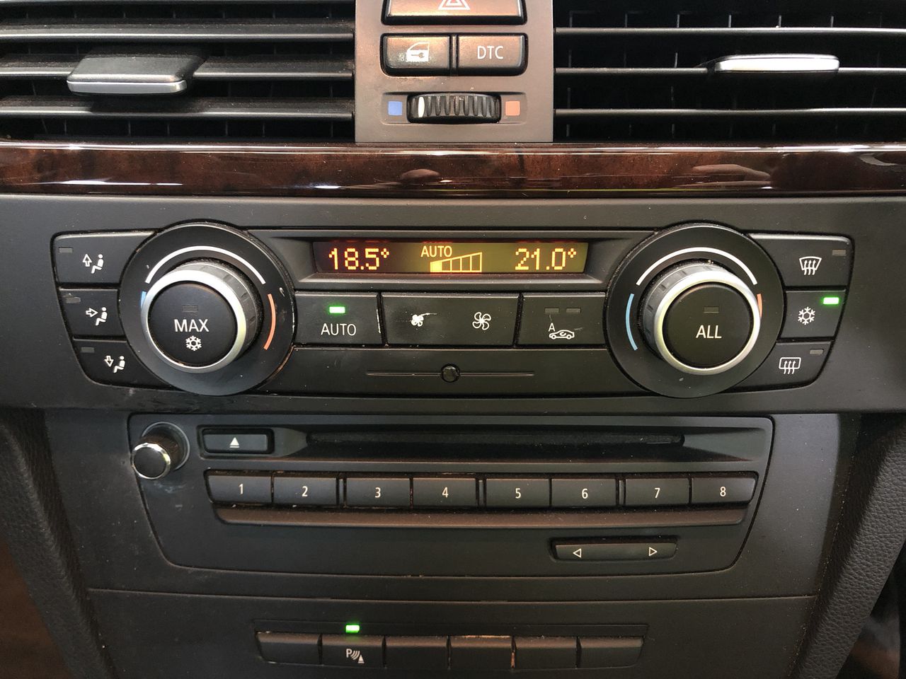 9K WHITE GOLD TWIST SLIM STACKER RING