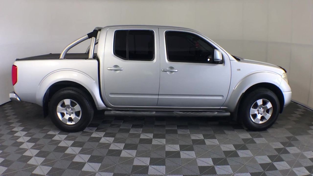 BUNDLE of 3: MAXWELL & WILLIAMS Cake Pan (20.5cm) + CHEF WORKS Women's Spri