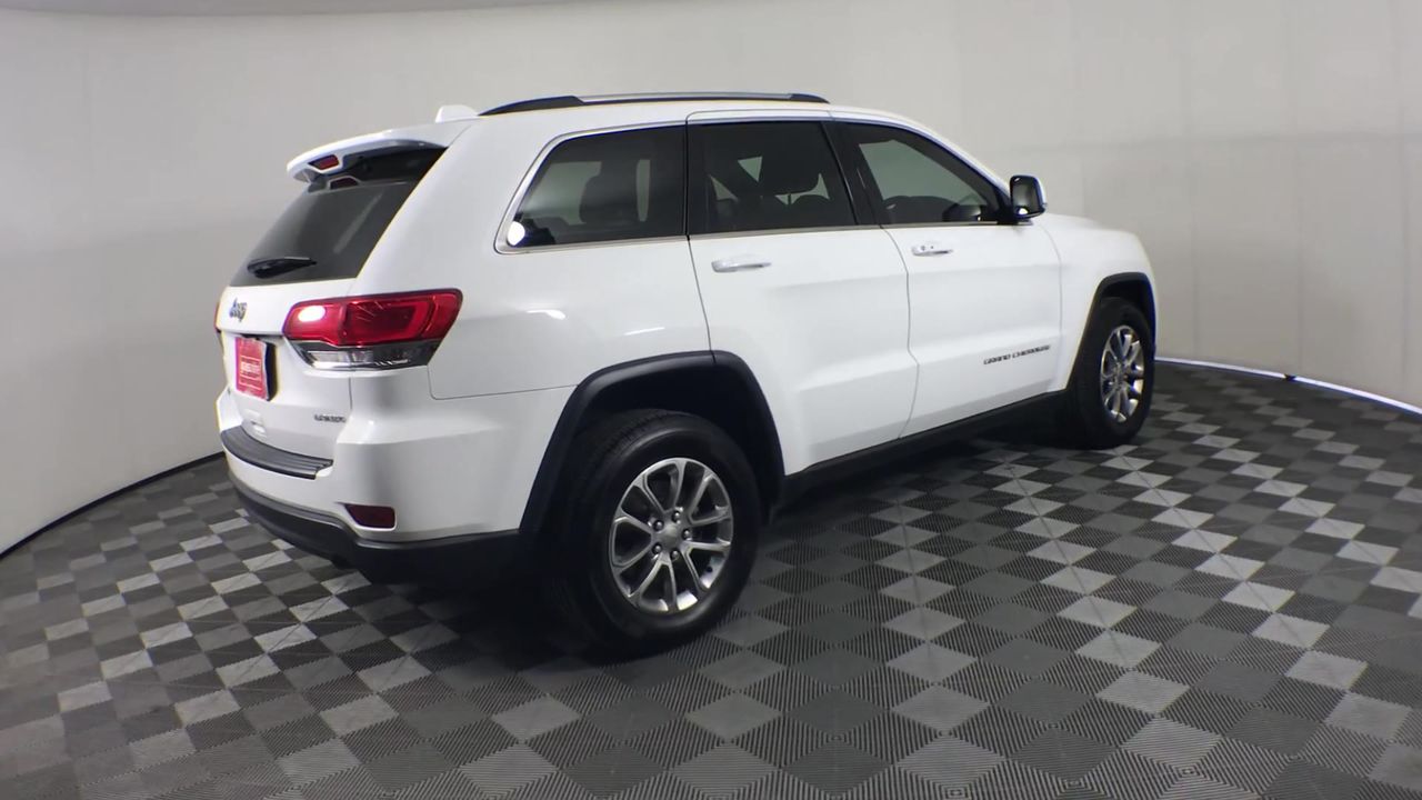 7-11mm White Pearls & Rhinestone Gold Plated Drop Earrings