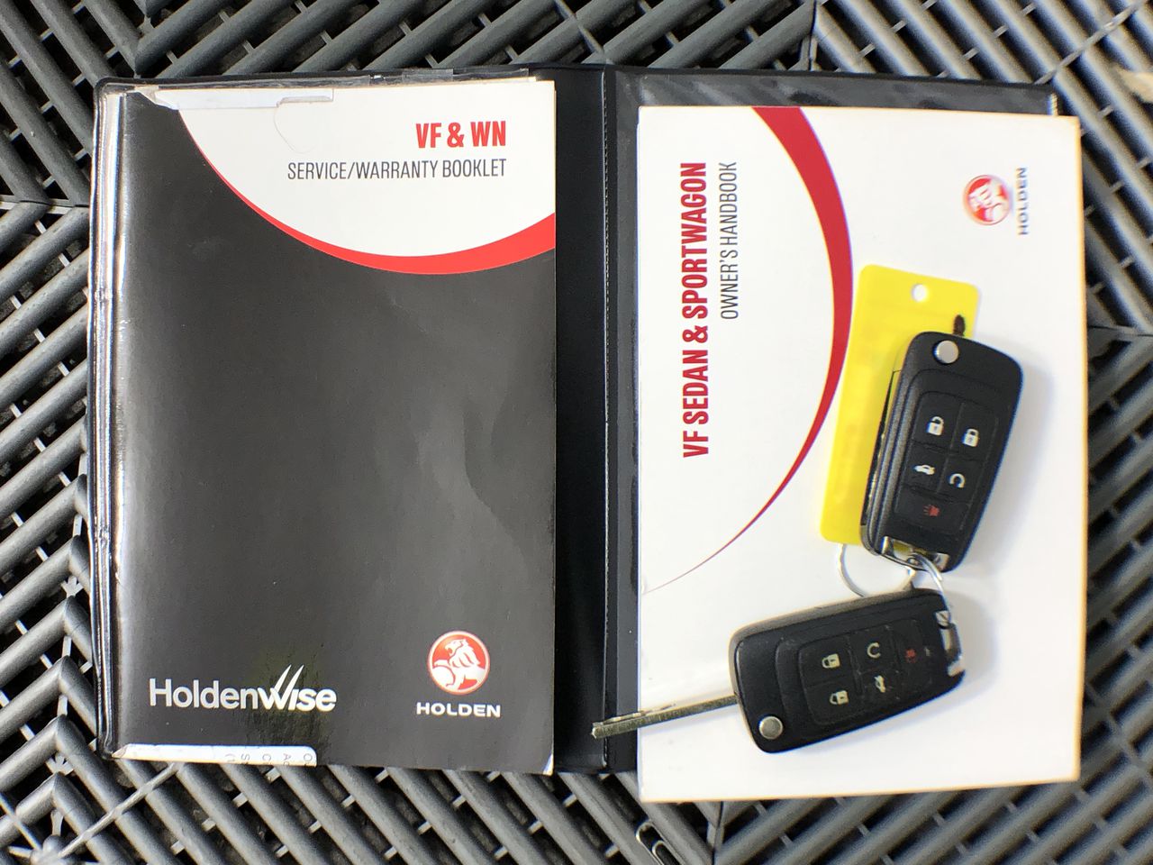 Perfume Necklace in Gold