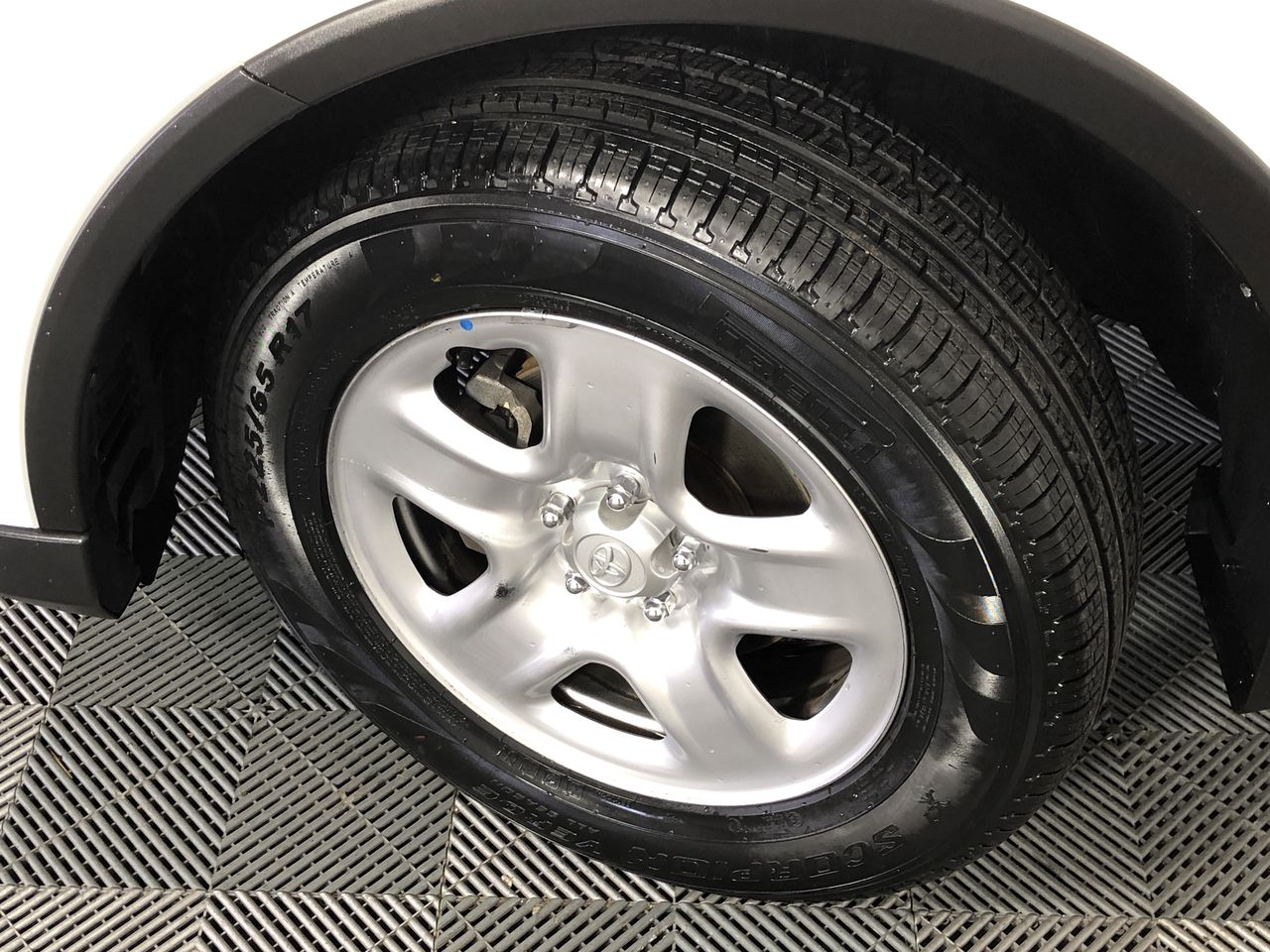 0.07 carat white round 4 diamond