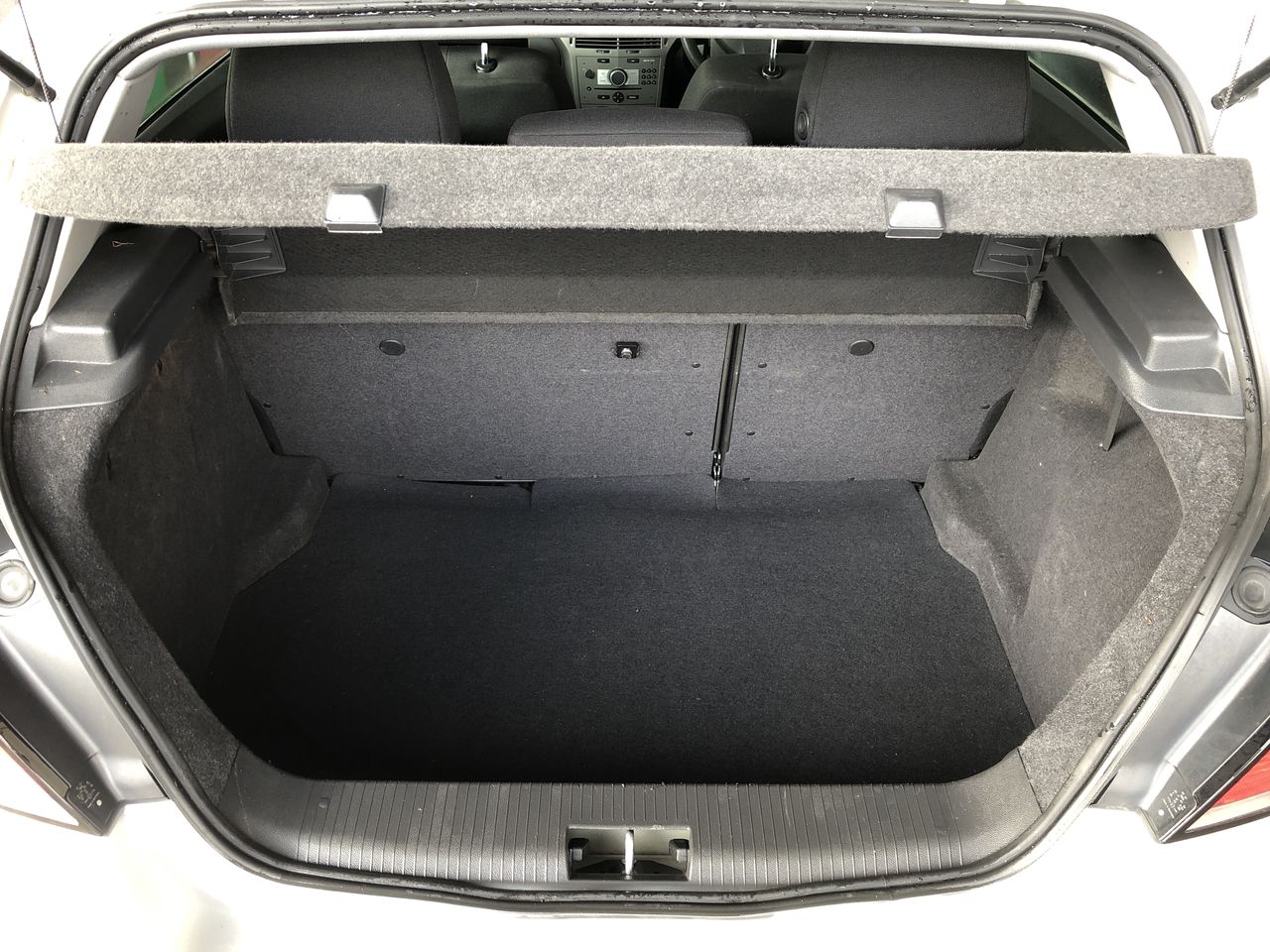 Stunning White Simulated Shell Pearl Beaded Bracelet