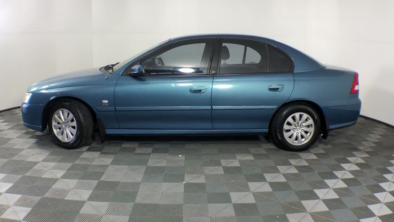 25.83ct Oval Facet Cut Bi-Colour Ametrine Gemstone - 1Pc