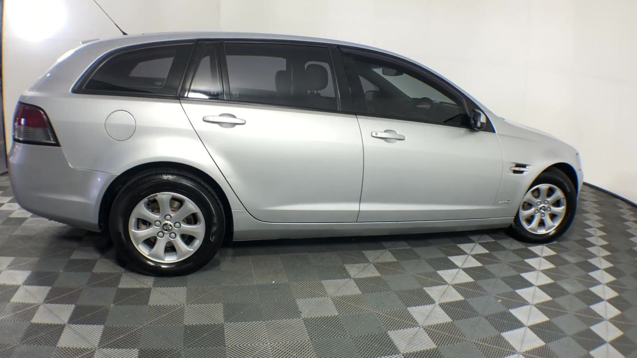 1966 AUSTRALIA FIRST & LAST QUEEN ELIZABETH SILVER ROUND FIFTY CENTS