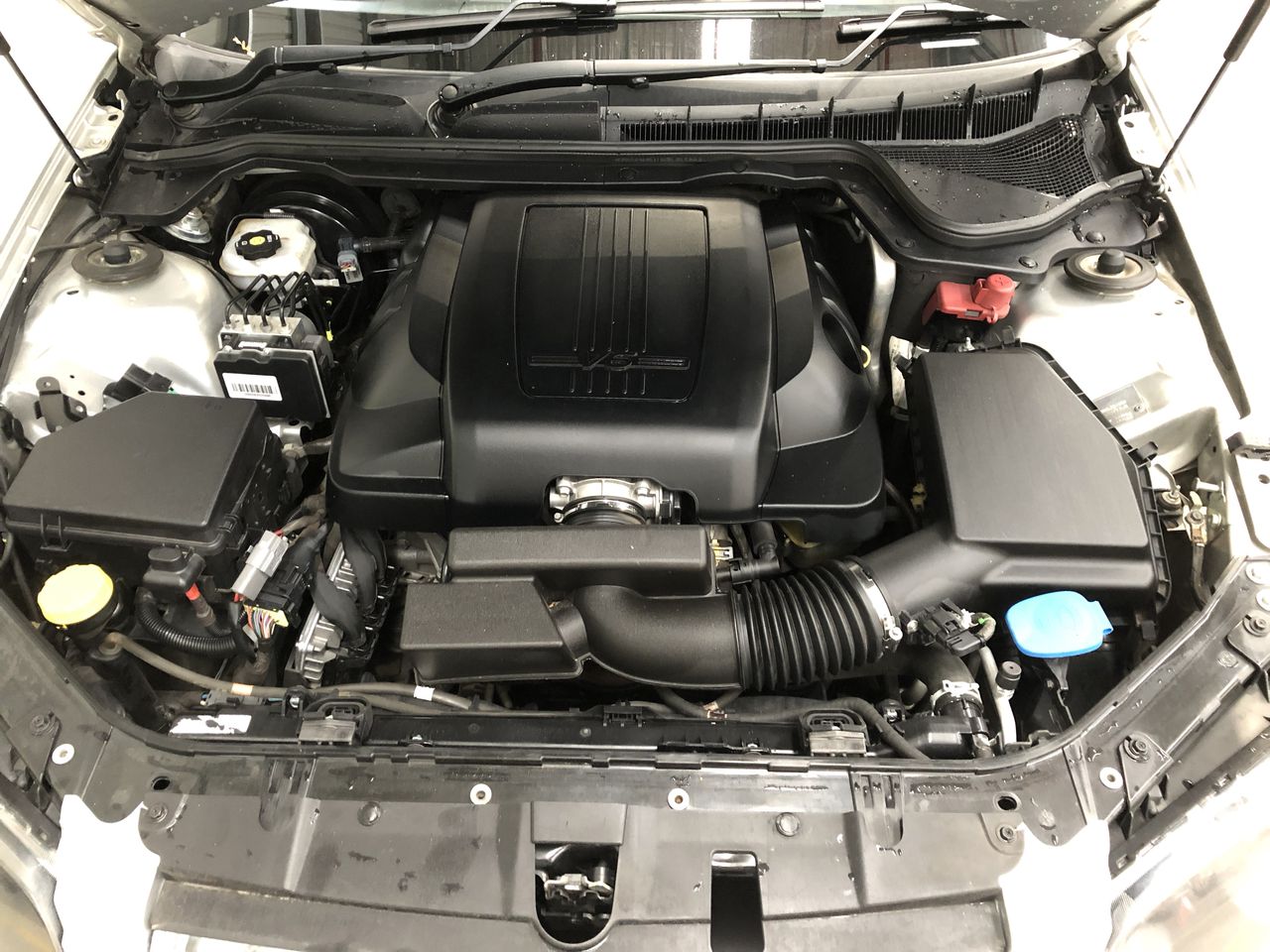 2016 UNC 50c HOLDEN HERITAGE COLLECTION HQ Kingswood COIN ON CARD