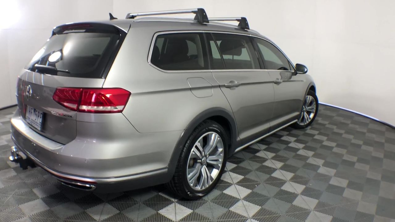 0.19 carat faint brown round diamond val:$512