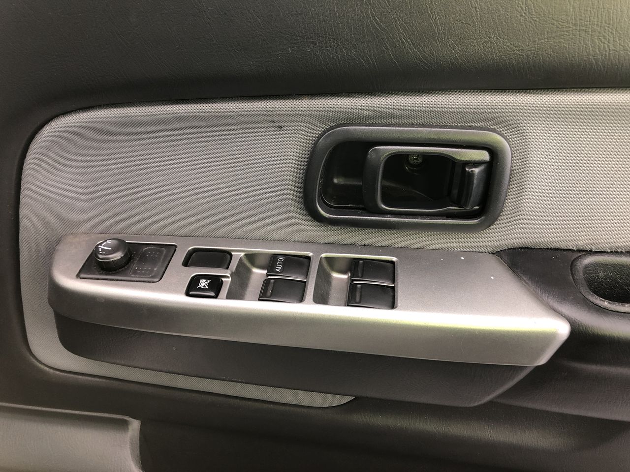 Jules Roy Pinot Noir 2024 (6x 750mL), France.