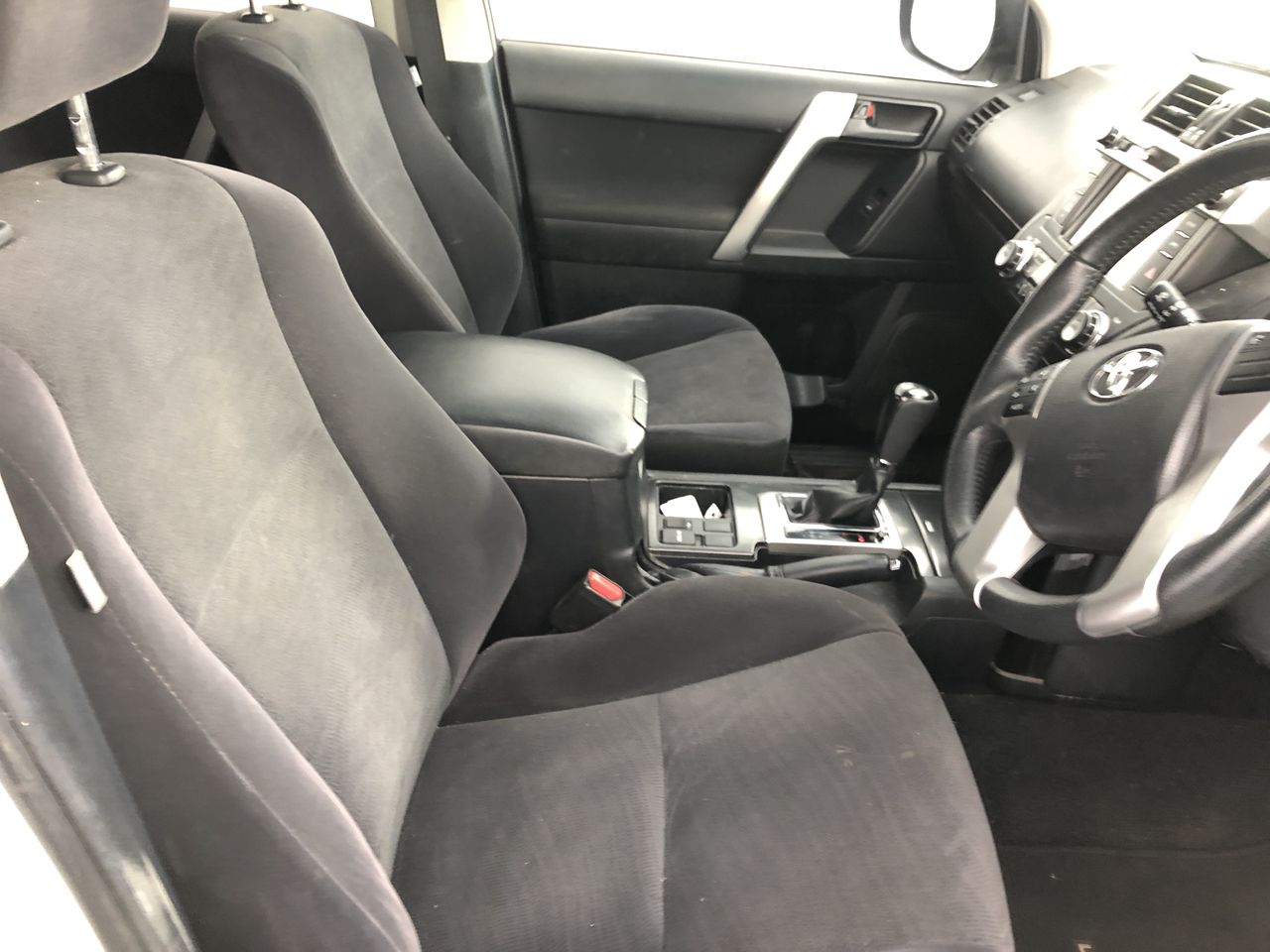 SHARK Steam & Scrub Mop, White. NB: Minor Use & Not Boxed.