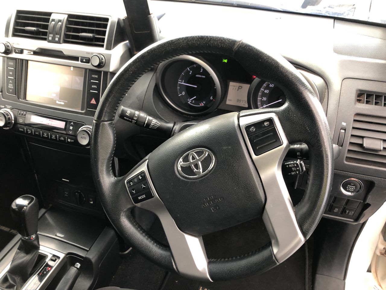 GOLDAIR Select Pedestal Fan, 40 cm, White. NB: Damaged Box.