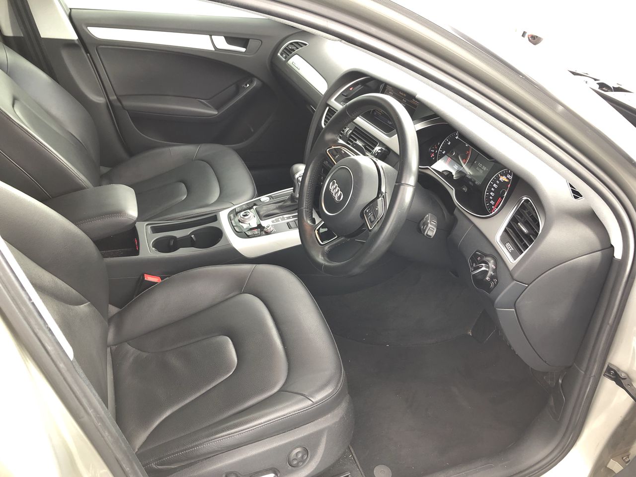 RUSSELL HOBBS Carlton Kettle, Stainless Steel, 1.7L Capacity. Model RHK82BR