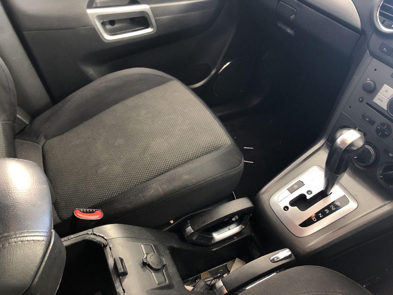 NORTHRIDGE Home Marina Del Rey Queen Bed, D-B279Q-501R. NB: Missing 1/3 box