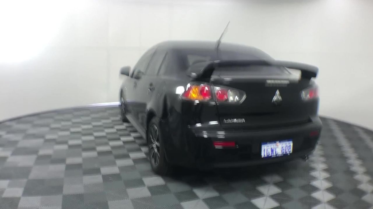 LEISURE LINE Adirondack Chair, White. NB: Damaged box.