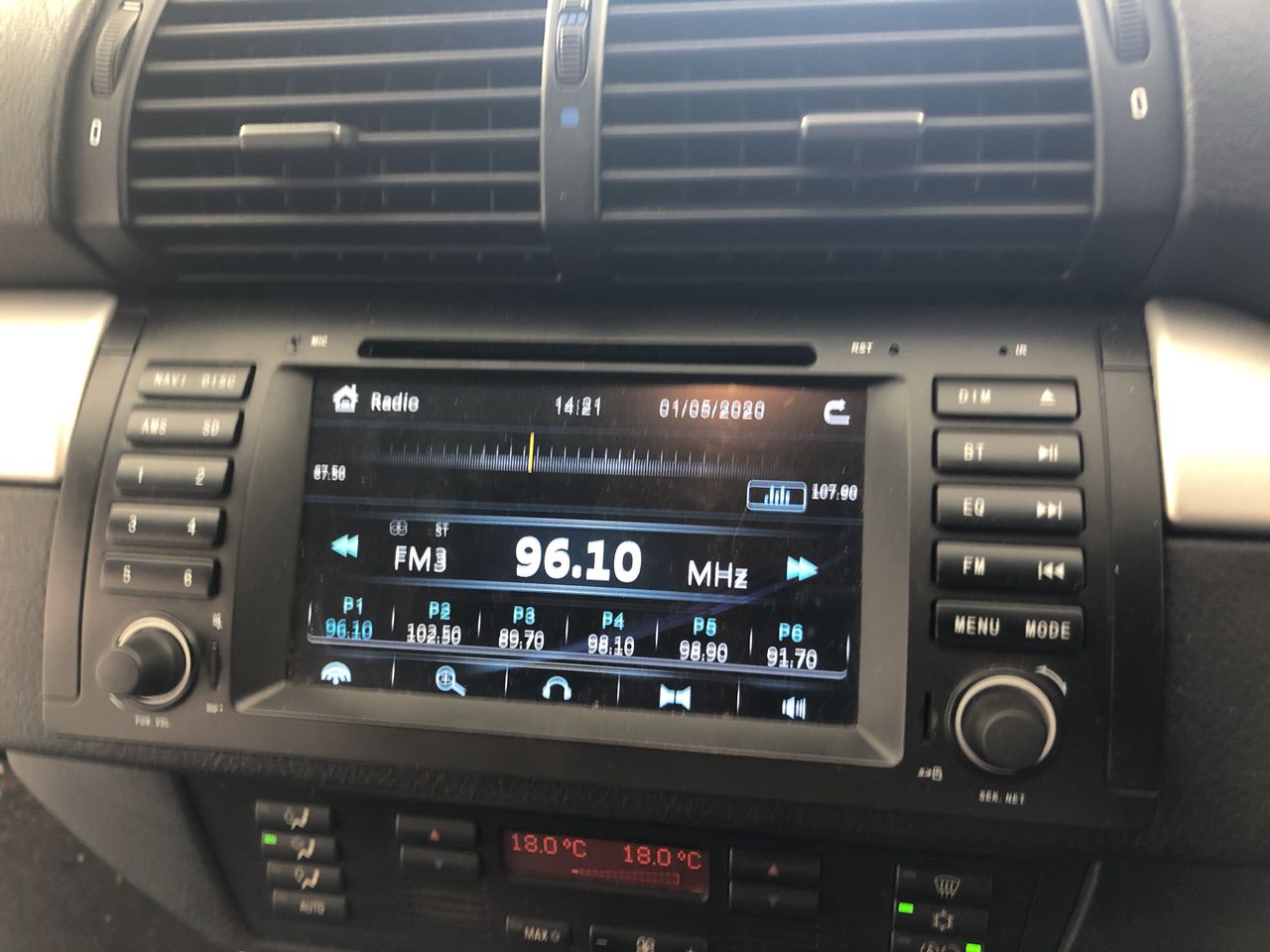 JOSEPH JOSEPH Glide Plus Large Ironing Board, 135 x 45cm with Compact Adjus