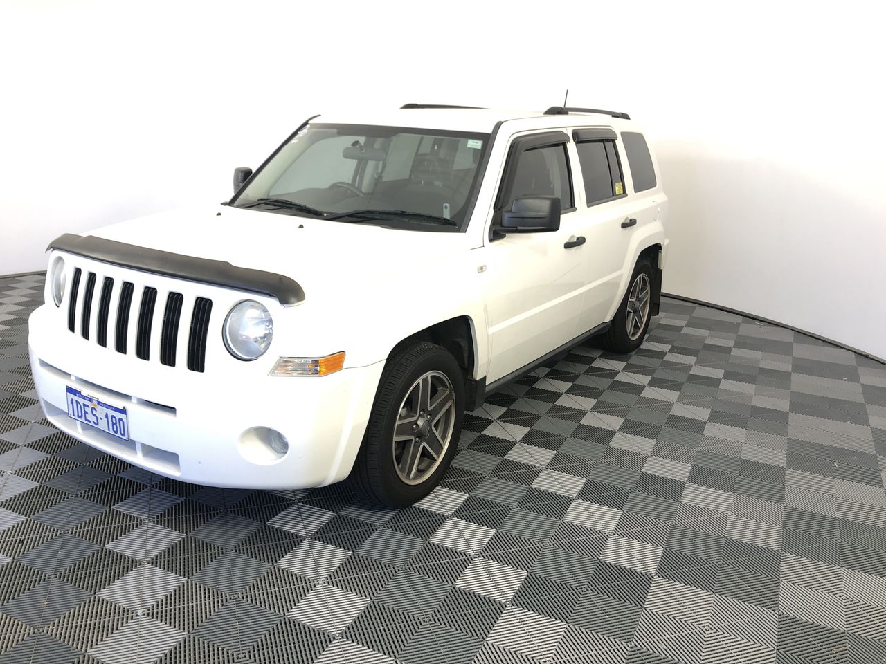 ROBOROCK Saros 10R Robotic Vacuum Cleaner RR-S10R52-03-BLK Black. NB: Used.