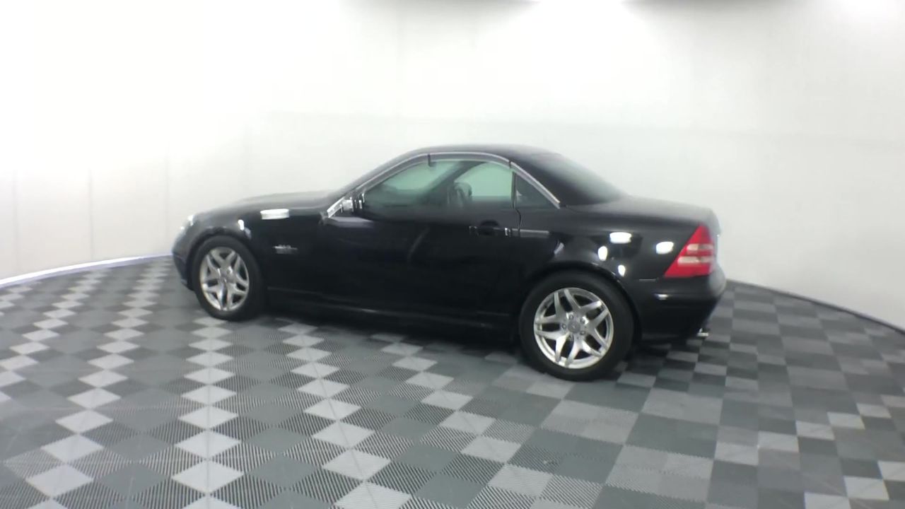 WATERPIK Ultra & Cordless Plus Waterflosser Pack. N.B: Damaged packaging.