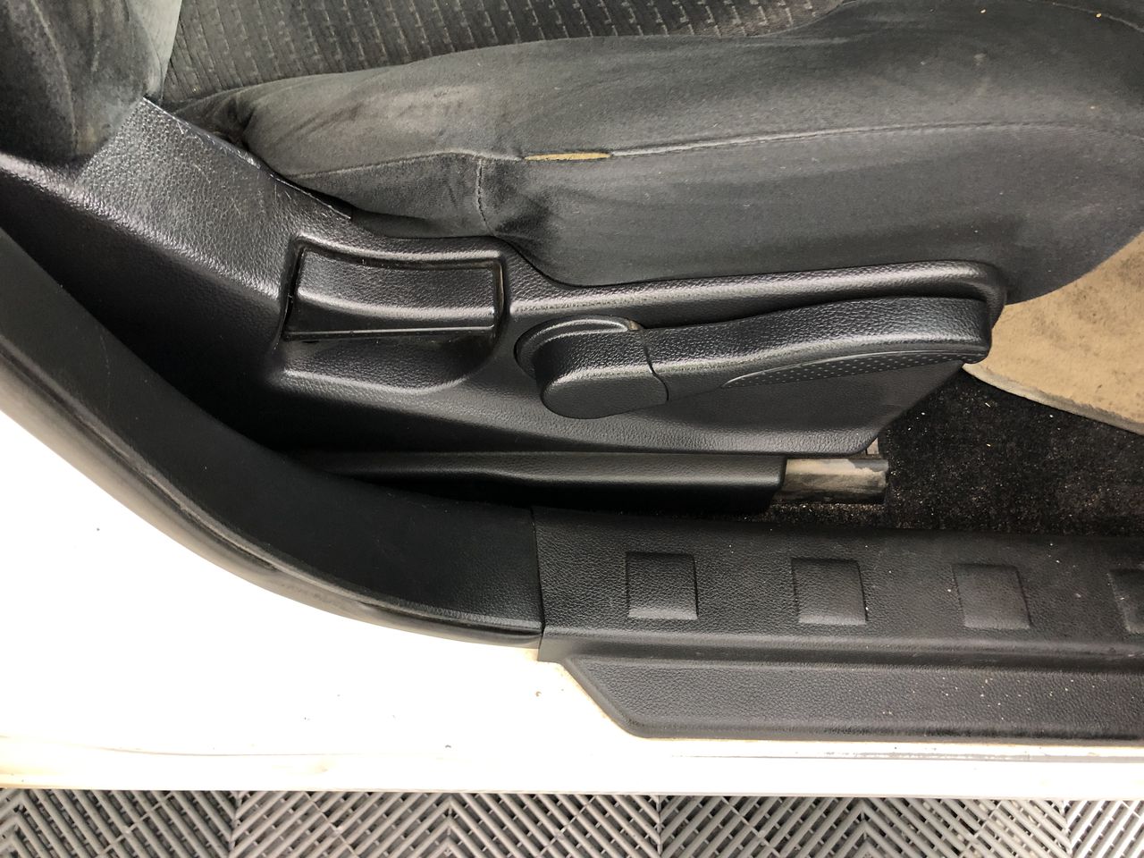 Box of 60pk U BY KOTEX Overnight Extra Regular Pads w/ Wings. N.B: Damaged