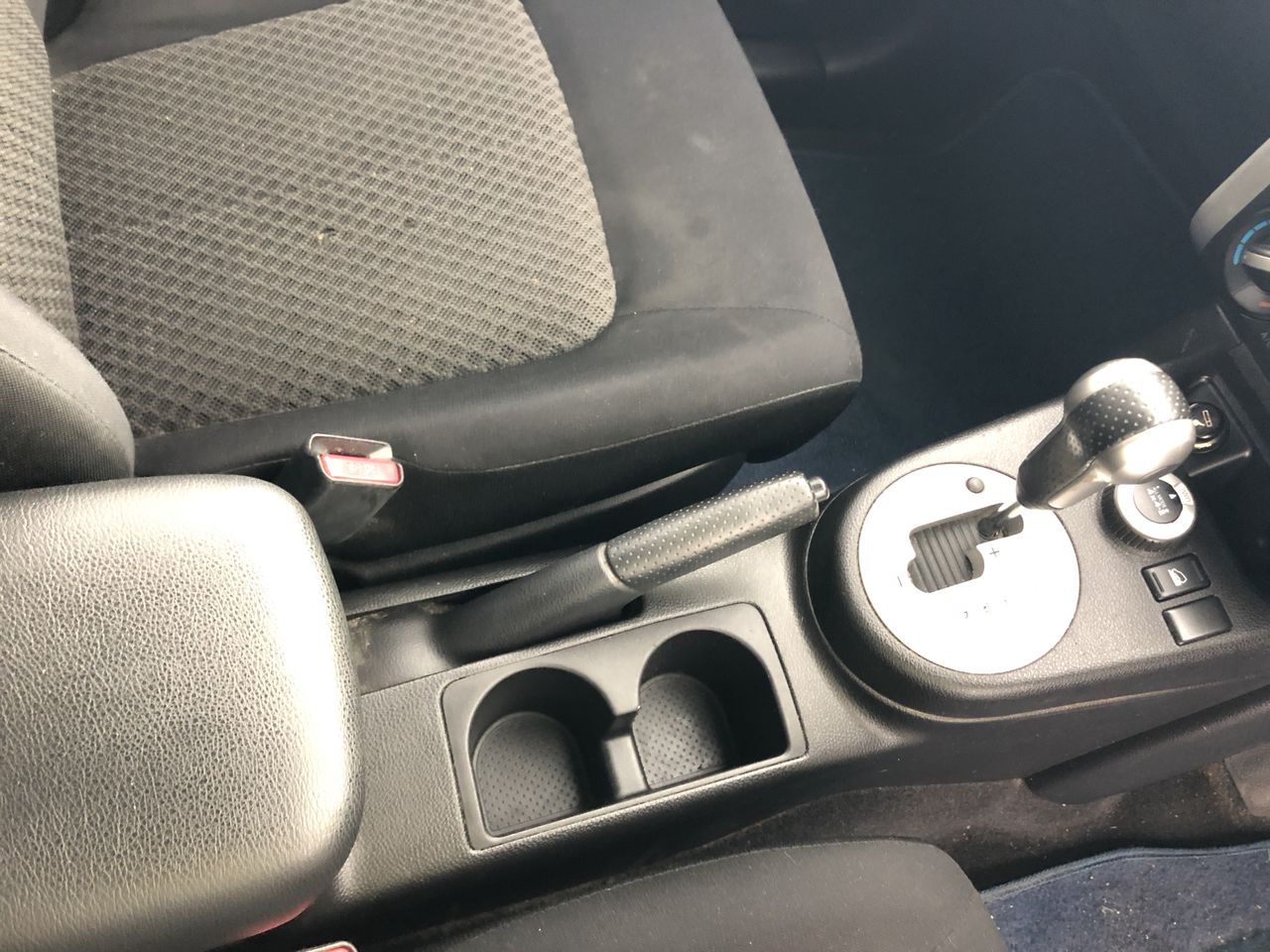 BULK PACK - 10 x 5mm Christmas Earrings (5 x Green, 5 x red)