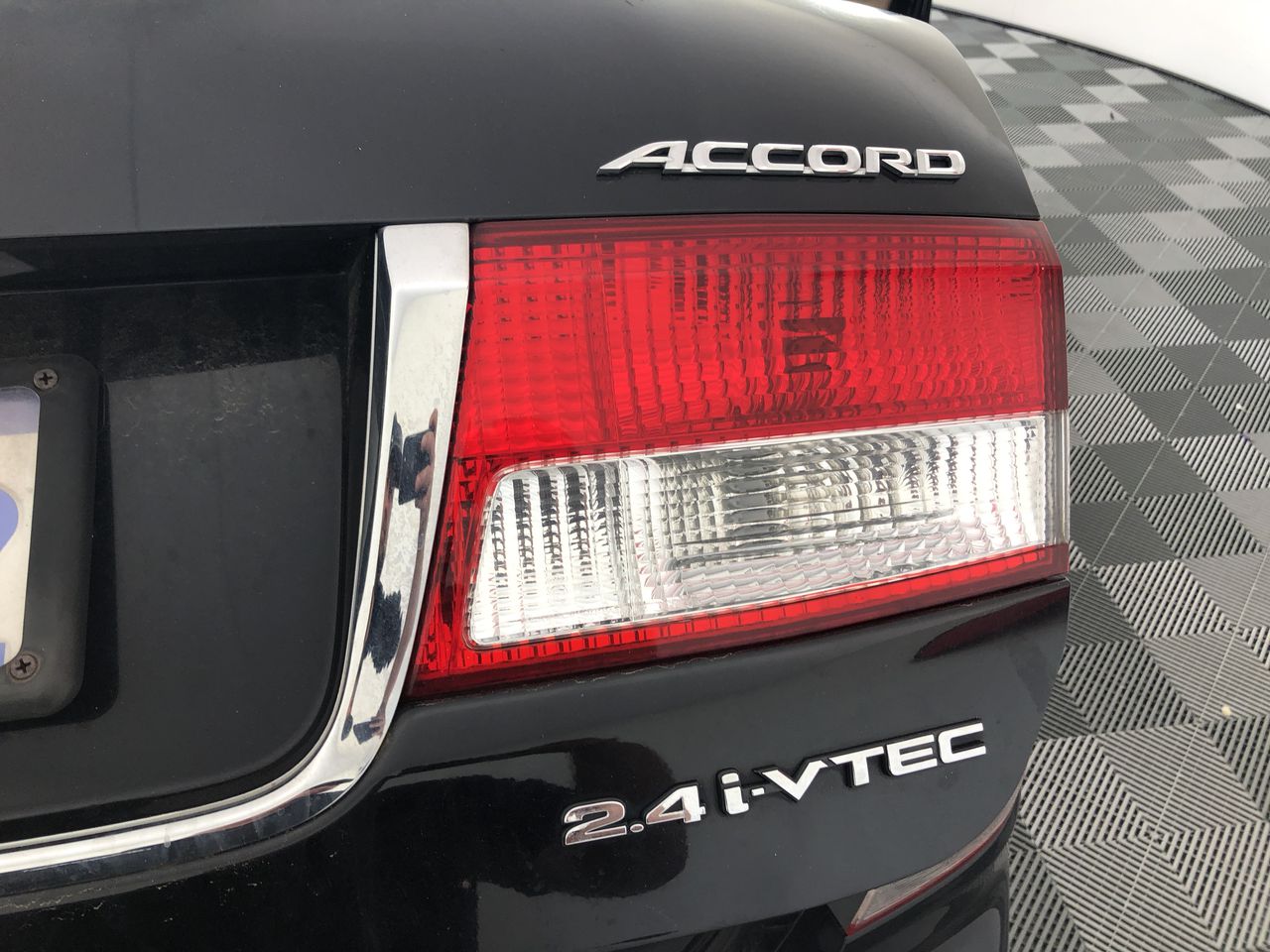 Classic Rhodium Plated Plain Heart Locket