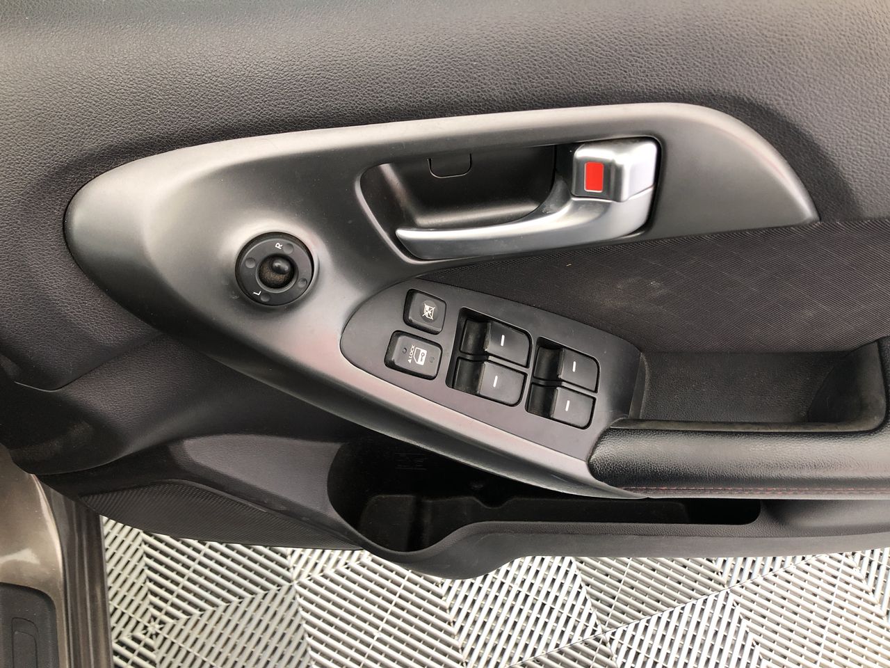 Bleeding Heart Shiraz (12x 750mL) McLaren Vale