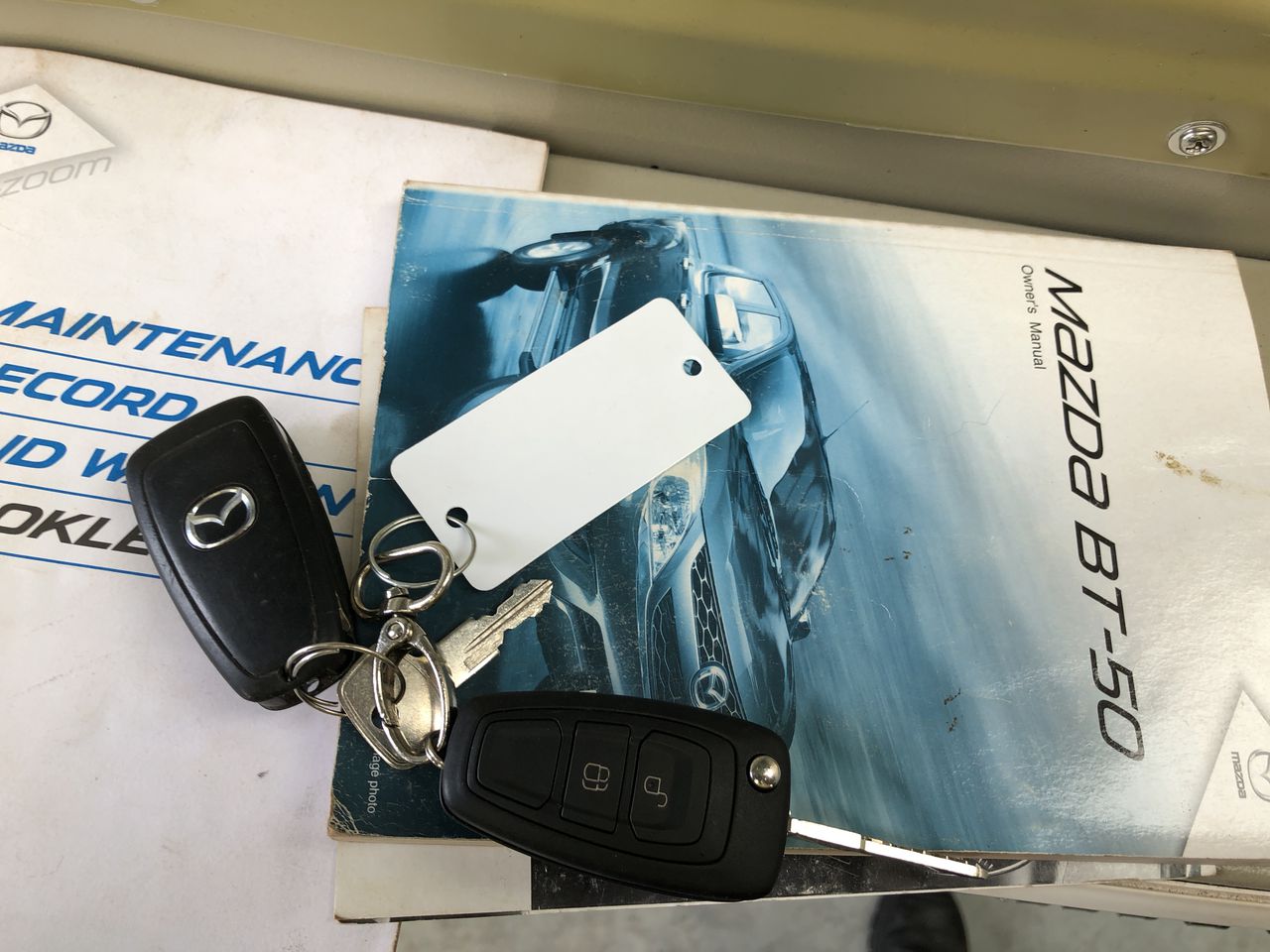 LODGE Cast Iron Holiday Wreath Pan, Black, 14.69 inch. NB: During storage s