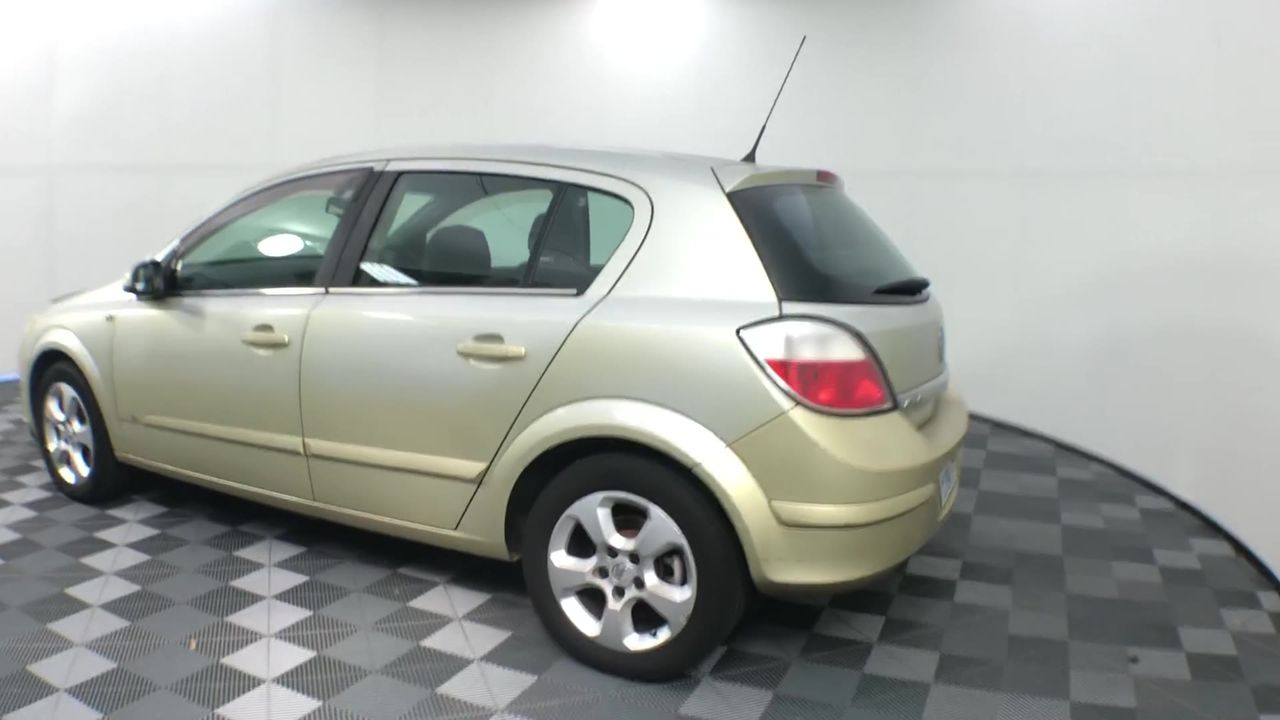 NYK/ Nichiyu (Japan) Nichiyu Electric Reach Forklift with Battery & Charger