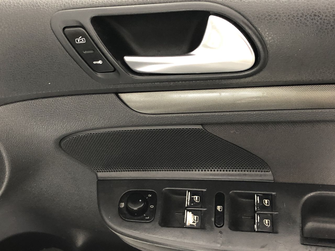 Pierre Delize Rosé Brut NV (6x 750mL), France.