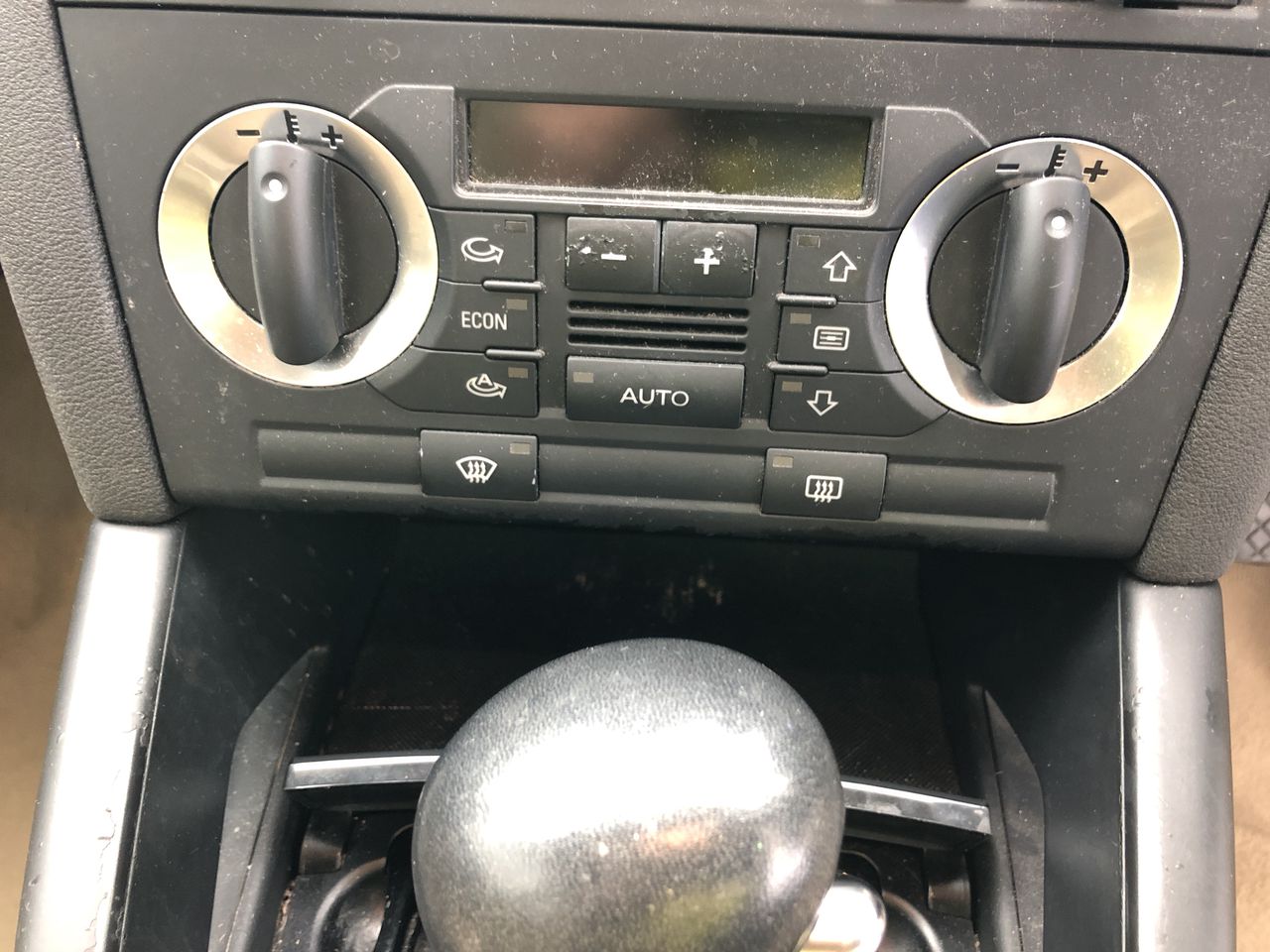 Wolf Blass Yellow Label Pinot Noir (6x 750mL). SA