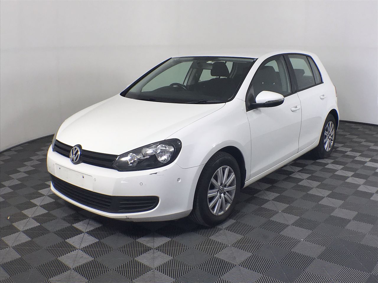 Wolf Blass Red Label Sauvignon Blanc (6x 750mL). Current Vintage Release.