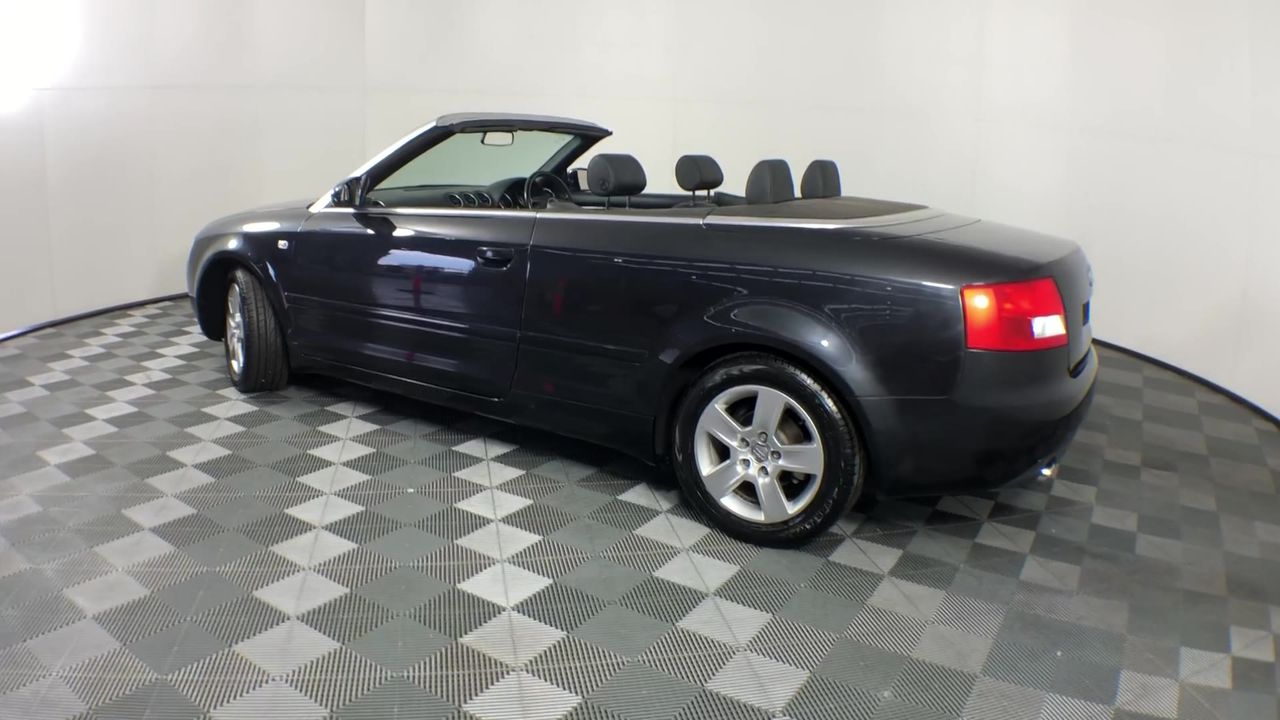 LUXE Round Comfort Fit Toilet Seat with Slow Close, Quick Release Hinges, a