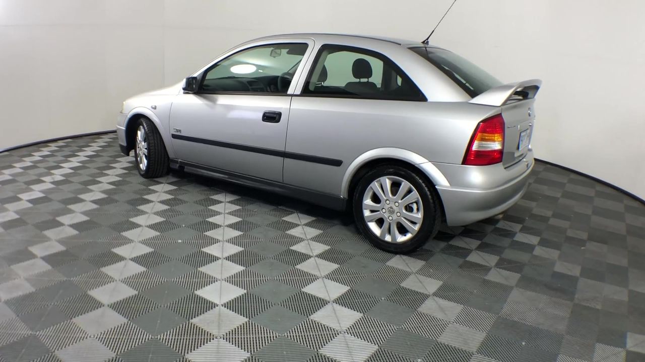 LOGITECH G29 Driving Force Racing Wheel for PlayStation 4. NB: damaged box