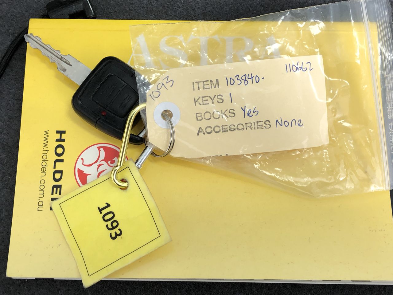 PHILIPS Hue Gradient Ambiance Lightstrip Base Kit, 2 Metre Length, White.