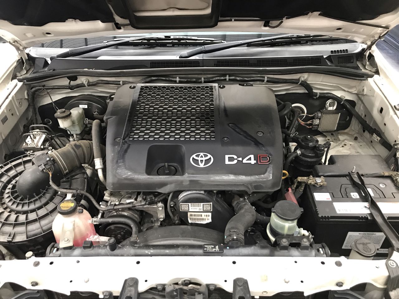 SKECHERS Women's Uno 'StandOnAir' Shoes, Size US8, White, 73690/W.