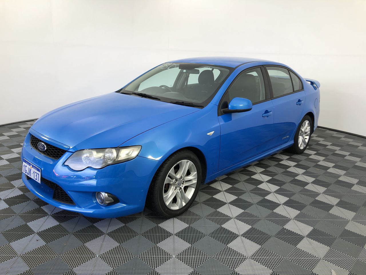 TOMMY BAHAMA ComfortOne Mattress Pad Protector, Queen. N.B: Stained/shop so