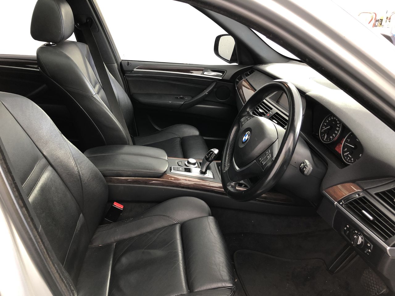 H20GO Family Lounge Pool, 3.05 x 2.18 x 0.69M. NB: Damaged packaging, condi