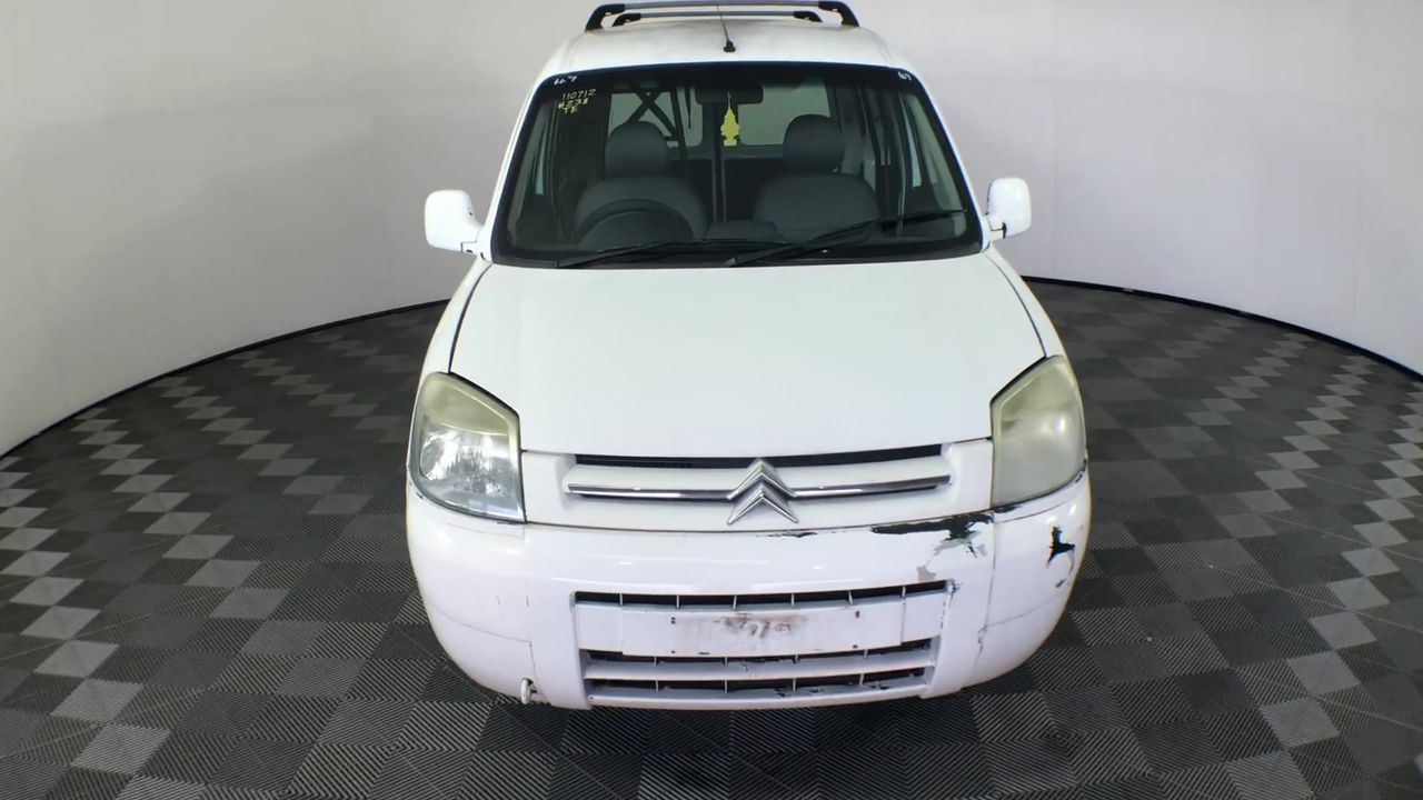 TOMMY HILFIGER Men's THFlex 9" Shorts, Size 32, 97% Cotton, Coral Red (XLS)